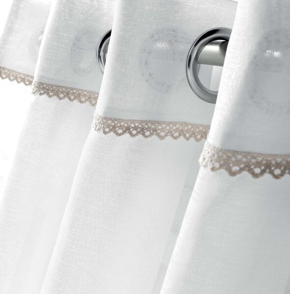 Biela hotová záclona s jemnou krémovou čipkou 140 x 280 cm