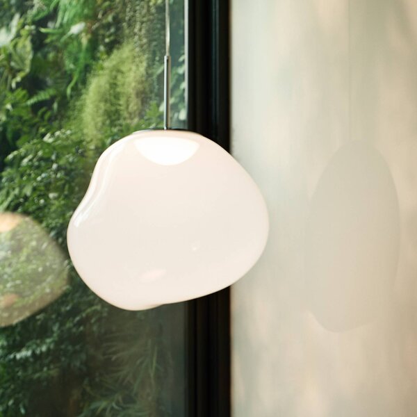 Tom Dixon LED závesné svietidlo Melt, Ø 50 cm, opálová/strieborná farba, Biela / opálová, Obývacia izba / jedáleň, Plast, Dizajn, Závesné svietidlo