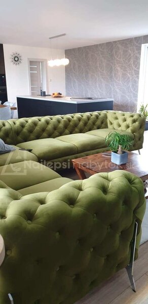 ROHOVÁ SEDAČKA CHESTERFIELD LARISSA PRAVÁ - ĽAVÁ SIVÁ SEMIŠOVÁ LÁTKA 323 X 264 cm