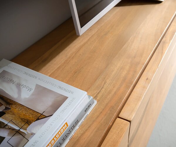 DELIFE TV stolík Kayu 220 cm akácia prírodná 4 dvierka závesný