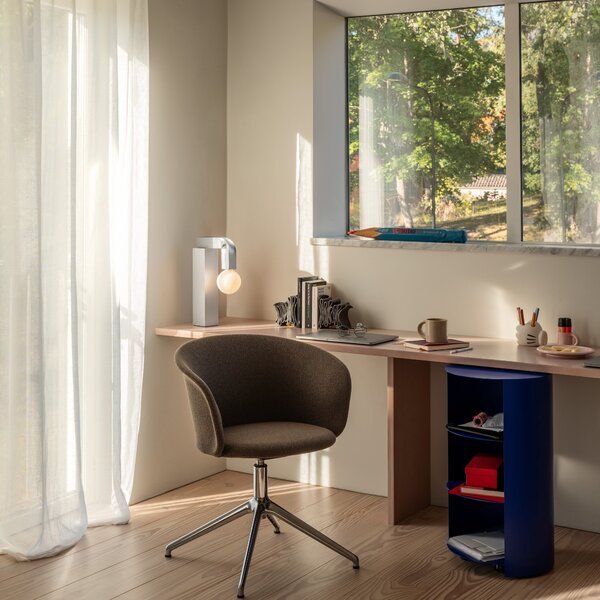 Stolová lampa Knuckle, Brushed Aluminum – Hem