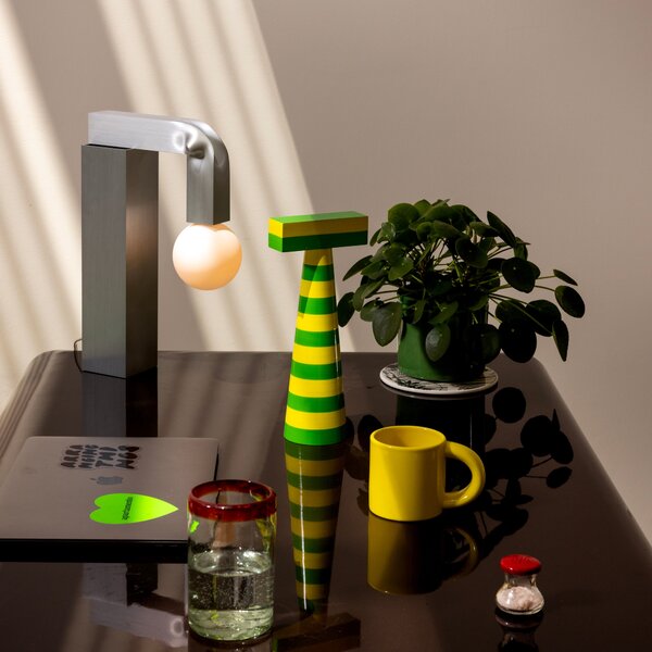Stolová lampa Knuckle, Brushed Aluminum – Hem