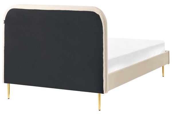 Posteľ svetlobéžová čalúnená zamatová 120 x 200 cm čalúnené čelo zlaté nohy lamelový rošt minimalistický dizajn