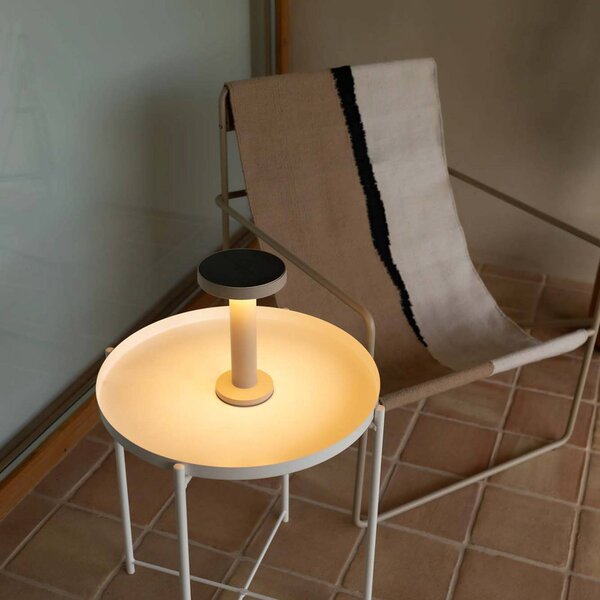 Solárna stolová LED lampa Cairo, béžová, plast, IP44, 21 cm, Hliník / sivá / zinok, Obývacia izba / jedáleň, Plast, Moderný, Stojacie svietidlo