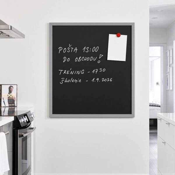 Čierna kriedová tabuľa v šedom drevenom ráme COLOR 90x60 cm