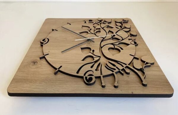 Drevené štvorcové hodiny Lipa (Designové hodiny s tichým chodom 40x40 cm)