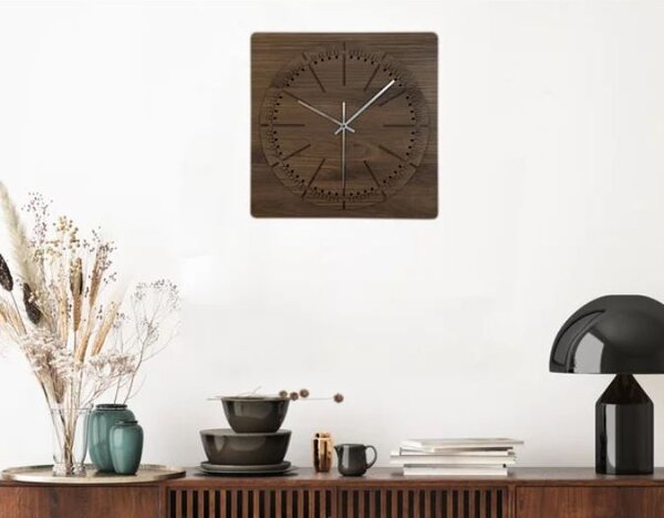 Drevené štvorcové hodiny Kronos (Designové hodiny s tichým chodom 40x40 cm)