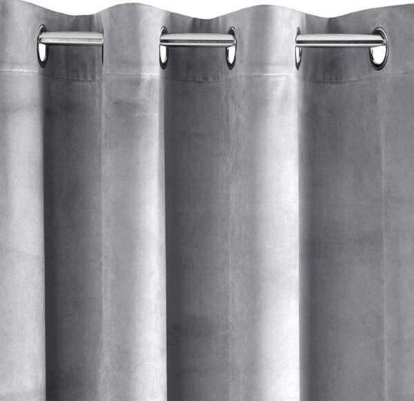 Strieborný zamatový záves na krúžkoch PIERRE 140X250 cm