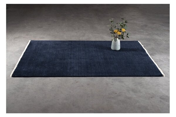 SKAGEN tmavo modrý koberec