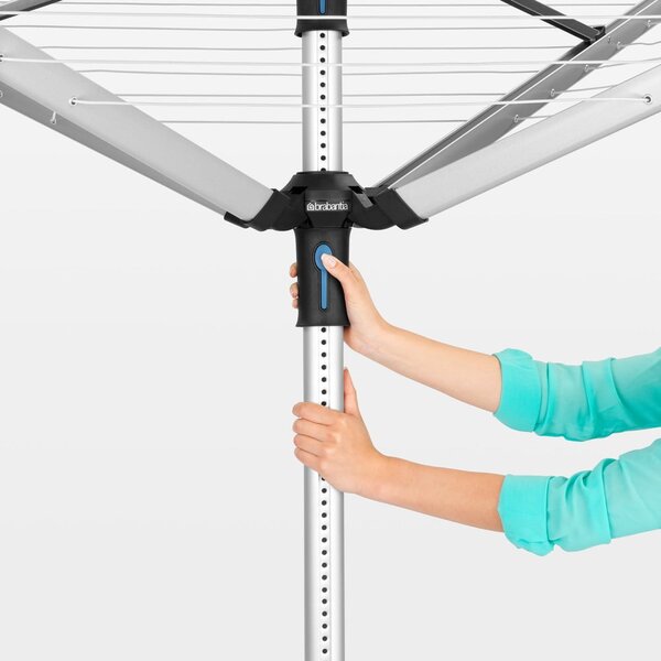 Vonkajší sušiak na bielizeň v striebornej farbe 50 m Lift-o-Matic Advance – Brabantia