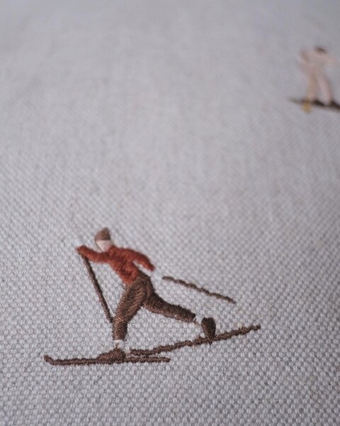 Ľanová obliečka na vankúš Skiers 48 × 48 cm