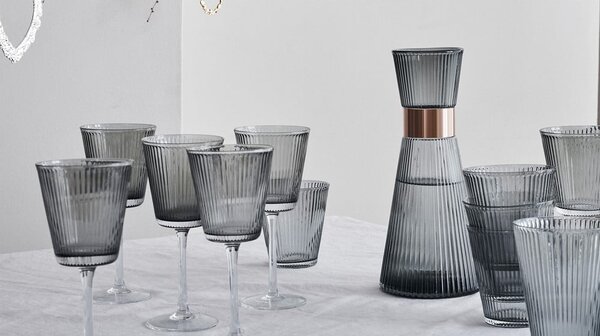 Sivá sklenená karafa 1 l Grand Cru Nouveau – Rosendahl