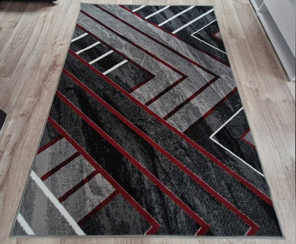 HU Sivý geometrický obdĺžnikový koberec NEW IDEA 90301-0564 s červenými čiarami Rozmer: 50x80 cm