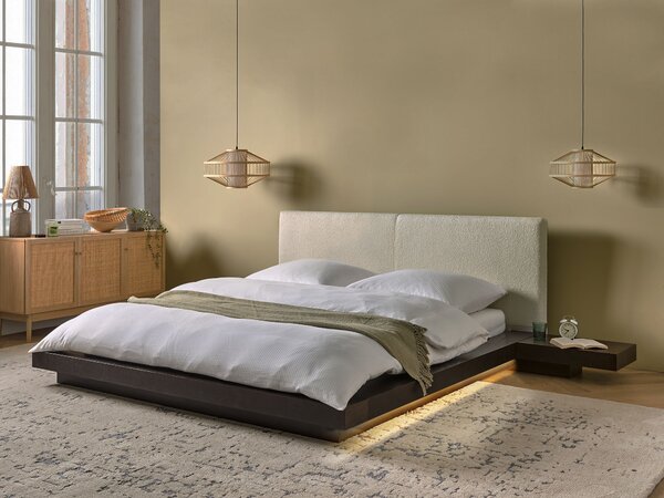 Posteľ v japonskom štýle tmavý jaseň 160 x 200 cm nízky drevený rám postele z MDF buklé čelo nočné stolíky LED osvetlenie