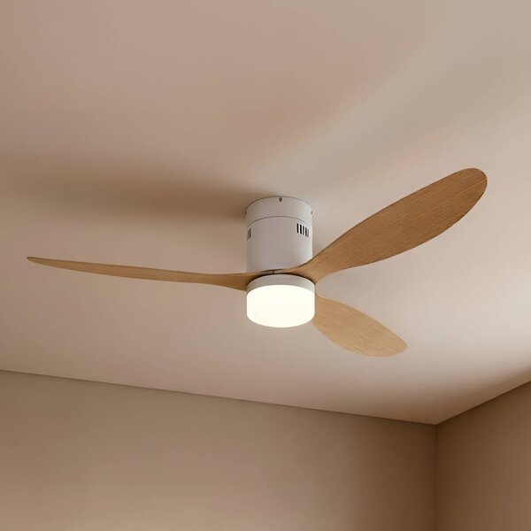 Lucande LED stropný ventilátor Kayu, biela/drevená, DC, 132 cm, Svetlé drevo, Obývacia izba / jedáleň, Plast, Moderný