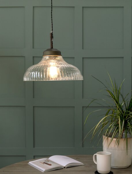 Závesná lampa Fovant Fluted Glass Antique Brass