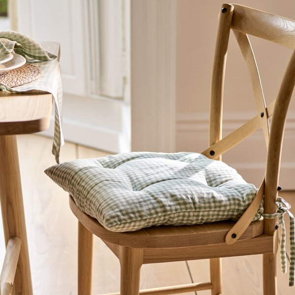 Prešívaný podsedák Oaksey Rosemary Linen 40 × 40 cm