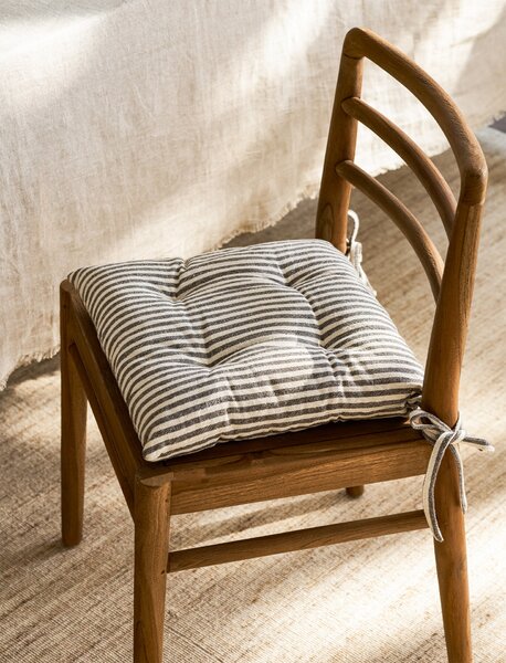 Prešívaný podsedák Charingworth Stripe 40 × 40 cm