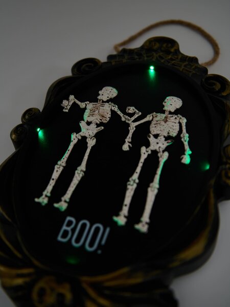 Sinsay - Halloweenska LED dekorácia s motívom kostlivcov - čierna