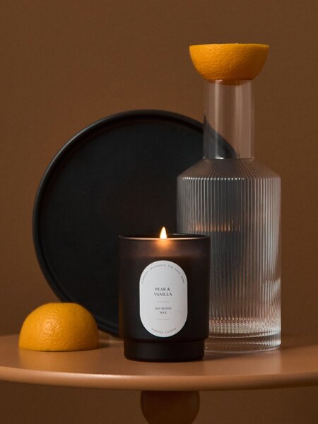 Sinsay - Vonná sójová sviečka Pear & Vanilla - čierna