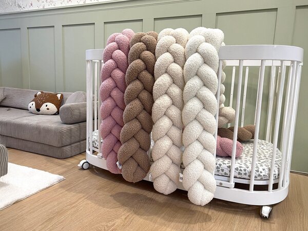 Vulpi Mantinel do postieľky Vrkoč 180cm Boucle Handmade Farba: hnedá