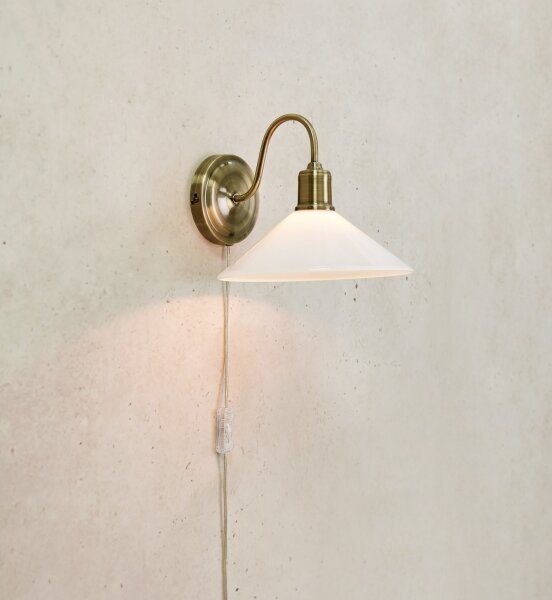 Markslöjd 108865 - Nástenná lampa VELA 1xE27/40W/230V mosadz/biela
