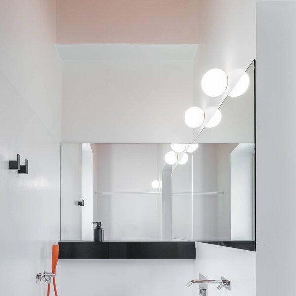 Nástenné svietidlo Artemide Dioscuri, IP65, Ø 25 cm, Biela / opálová, Chodba, Sklo, Dizajn, Nástenné svietidlo