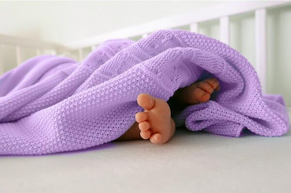Detská izba - Mäkká pletená deka vo fialovej farbe 90x90 cm
