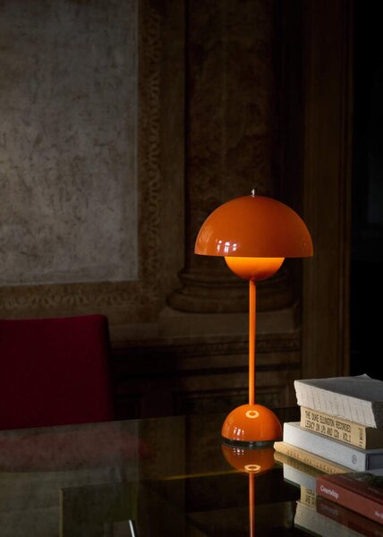 &Tradition Stolná lampa Flowerpot VP3, zesty orange 133084A570