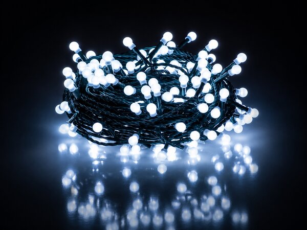 Vianočná LED reťaz s guľami - Čerešňa, 100m, 600 LED diód, studená biela