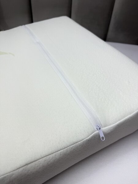 INTERMEDIC SK Anatomický vankúš Aloe Vera 38x48/12 cm – profilovaná PUR pena