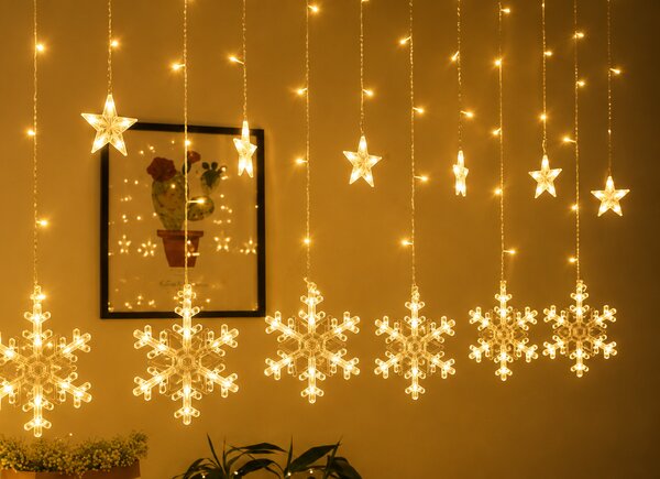 Vnútorný LED vianočný záves - snehové vločky, 3m, 138 LED, rôzne farby na výber Farba: Rôznofarebná