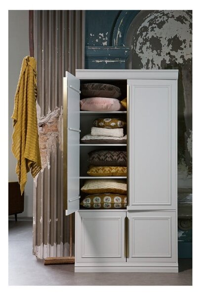 Svetlosivá šatníková skriňa z borovicového dreva 110x215x44 cm Organize – WOOOD