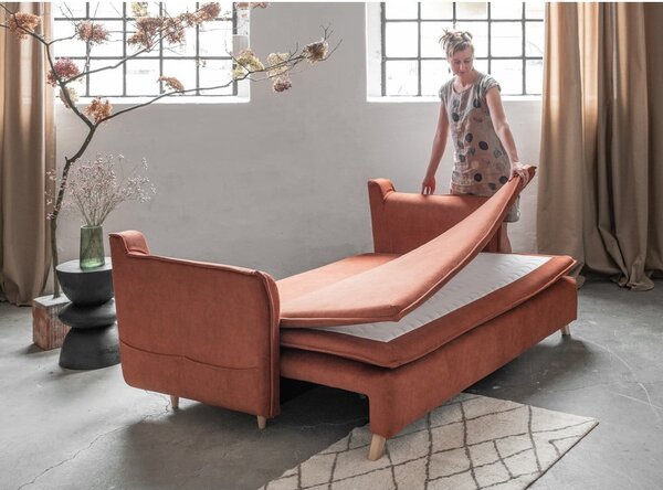 Zamatová rozkladacia pohovka v tehlovej farbe 225 cm Charming Charlie – Miuform
