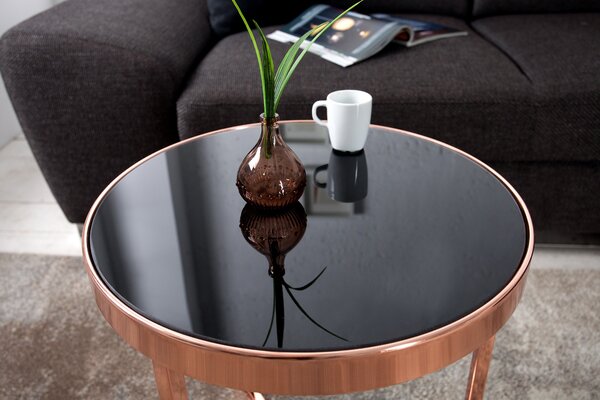 Estila Art deco okrúhly medený kovový príručný stolík Lava s čiernou lesklou sklenenou doskou a trojramennou podstavou 50 cm