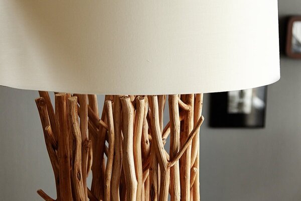 Estila Etno stojaca lampa Euphoria z naplavených konárov s okrúhlym krémovým ľanovým tienidlom a čiernou štvorcovou podstavou 175 cm