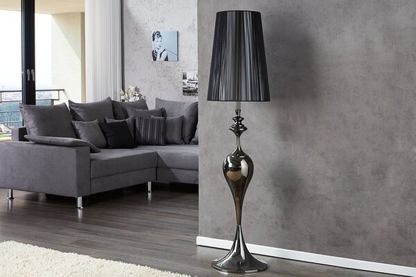 Estila Luxusná glamour jedinečná stojaca lampa Lucie Schwarz z kovu s lesklým čiernym povrchom a okrúhlym nylonovým tienidlom 160 cm