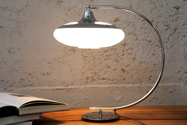 Estila Luxusná moderná dizajnová stolná lampa Luna logo
