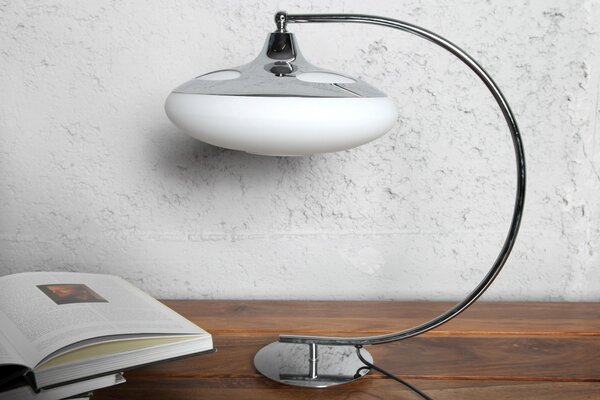 Estila Luxusná moderná dizajnová stolná lampa Luna logo