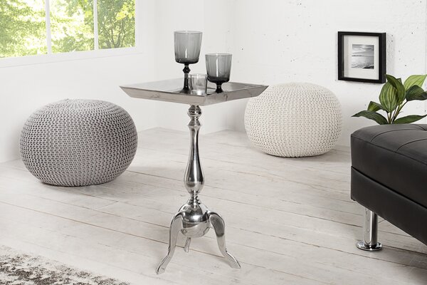 Estila Dizajnový glamour štvorcový príručný stolík Jardin s elegantnou tvarovanou nohou v lesklom chrómovom prevedení 55 cm