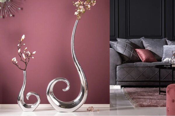 Estila Dizajnová glamour kovová váza Vlna v striebornej farbe s asymetrickou zatočenou siluetou 48 cm