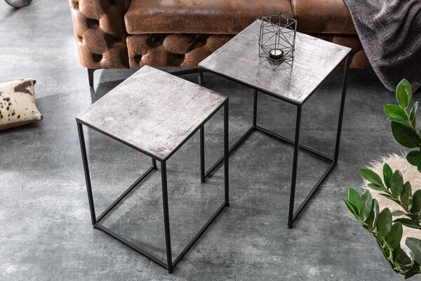 Estila Moderný sivý set príručných stolíkov Elements so štvorcovou doskou a čiernou konštrukciou z kovu 40cm