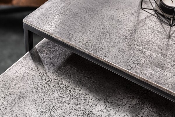 Estila Moderný sivý set príručných stolíkov Elements so štvorcovou doskou a čiernou konštrukciou z kovu 40cm
