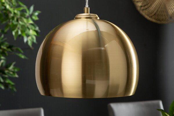 Estila Art deco okrúhly závesný luster Aurora v zlatej farbe s kovovým lesklým povrchom a tvarom nedokončenej gule 30 cm