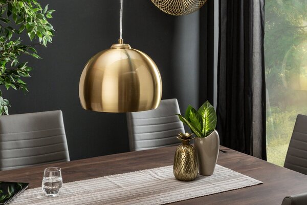 Estila Art deco okrúhly závesný luster Aurora v zlatej farbe s kovovým lesklým povrchom a tvarom nedokončenej gule 30 cm
