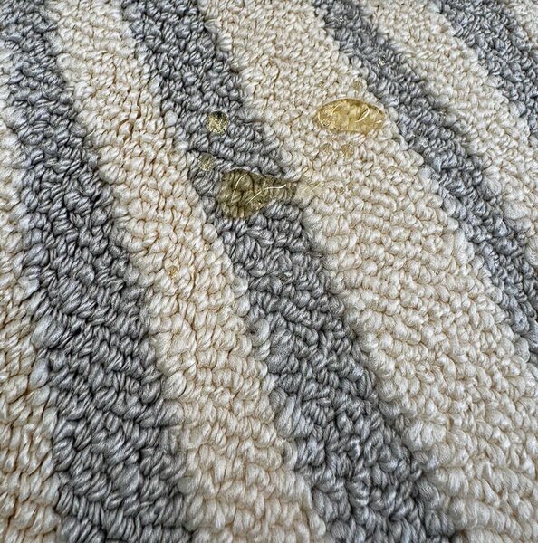 TZ Sivý obdĺžnikový pruhovaný koberec Strado Polo Cloud vzor zebra Rozmer: 120x170 cm
