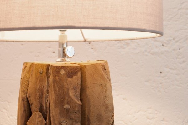 Estila Koloniálna drevená stolná lampa Pole II s polohovateľným ľanovým tienidlom v naturálnej bielej farbe 59-70cm