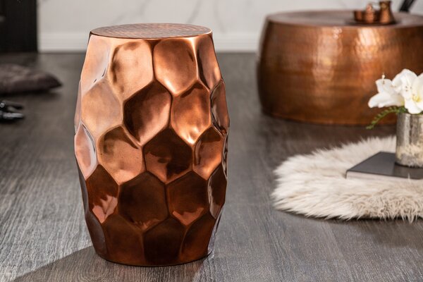 Estila Moderný kruhový príručný stolík Siliguri s medeným povrchom 30cm