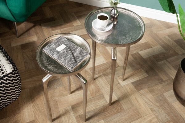 Estila Moderný set dvoch okrúhlych príručných stolíkov Notion z kovu v striebornej farbe 59cm
