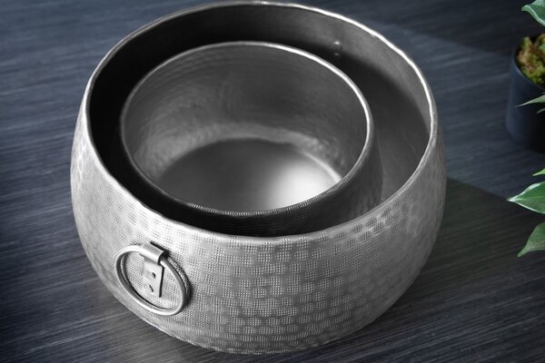 Estila Orientálny dizajnový set nízkych strieborných kvetináčov Cobre zo zliatiny kovu s okrúhlymi rukoväťami 40cm